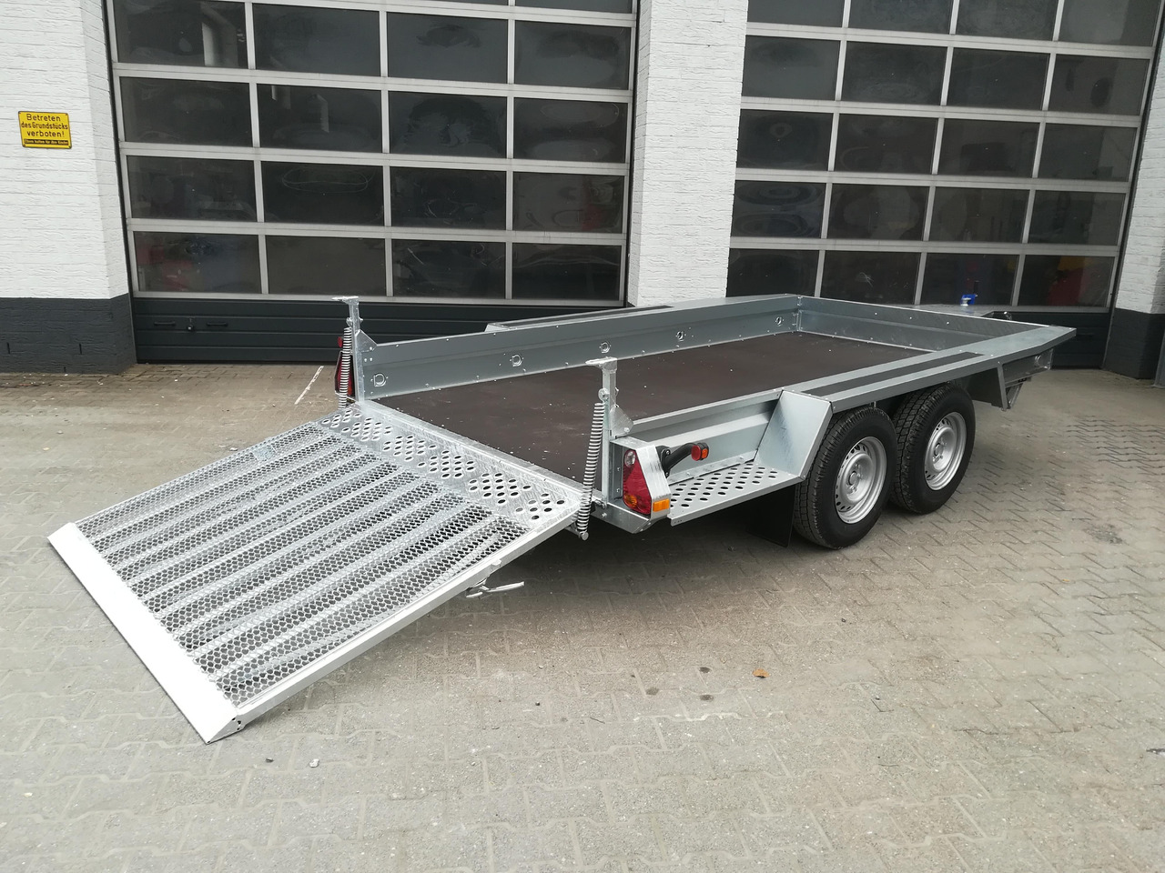 Brenderup MT 3651 MT3600 STB 3500 365x180x27cm Auffahrklappe Löffelablage (L) 3500kg Modell 2025 - Прицеп для спецтехники: фото 2 Brenderup MT 3651 MT3600 STB 3500 365x180x27cm Auffahrklappe Löffelablage (L) 3500kg Modell 2025 - Прицеп для спецтехники: фото 2
