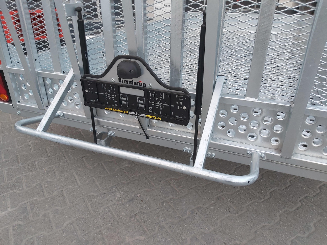 Brenderup MT 3651 MT3600 STB3500s 360x179x27cm Auffahrklappe Lochboden Stahl Reserverad 3500kg - Прицеп для спецтехники: фото 4 Brenderup MT 3651 MT3600 STB3500s 360x179x27cm Auffahrklappe Lochboden Stahl Reserverad 3500kg - Прицеп для спецтехники: фото 4