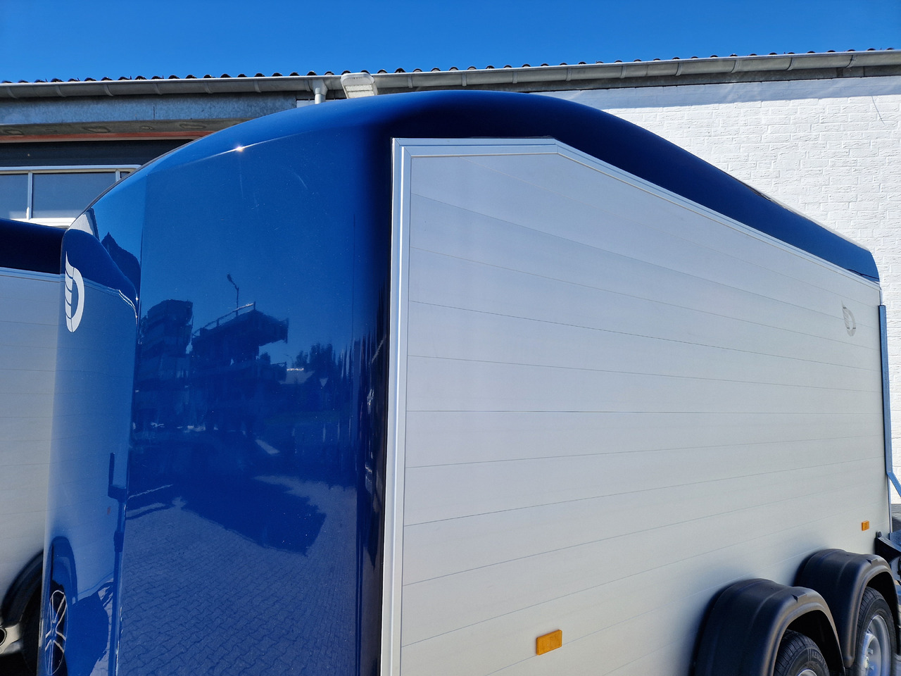 Cargo Roadster 700 plus 375x180x200cm Alu Poly kingblue Seitentür Alufelgen darkline Pullman 2600kg - Прицеп-фургон: фото 4 Cargo Roadster 700 plus 375x180x200cm Alu Poly kingblue Seitentür Alufelgen darkline Pullman 2600kg - Прицеп-фургон: фото 4