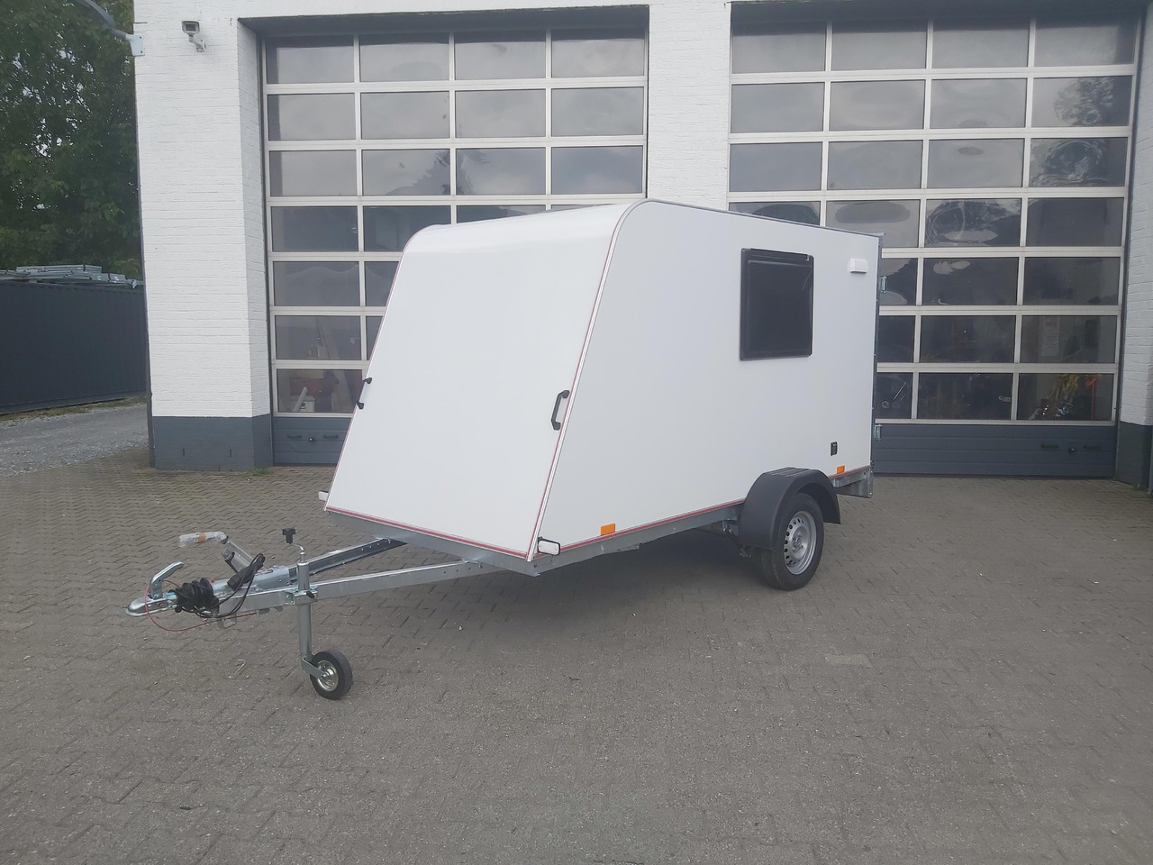 Прицеп дача Kargo Camp TFS S Midi 320x150x150cm aero Seitentür Fenster Strom 230V (S) 750kg gebremst Modell 22: фото 13