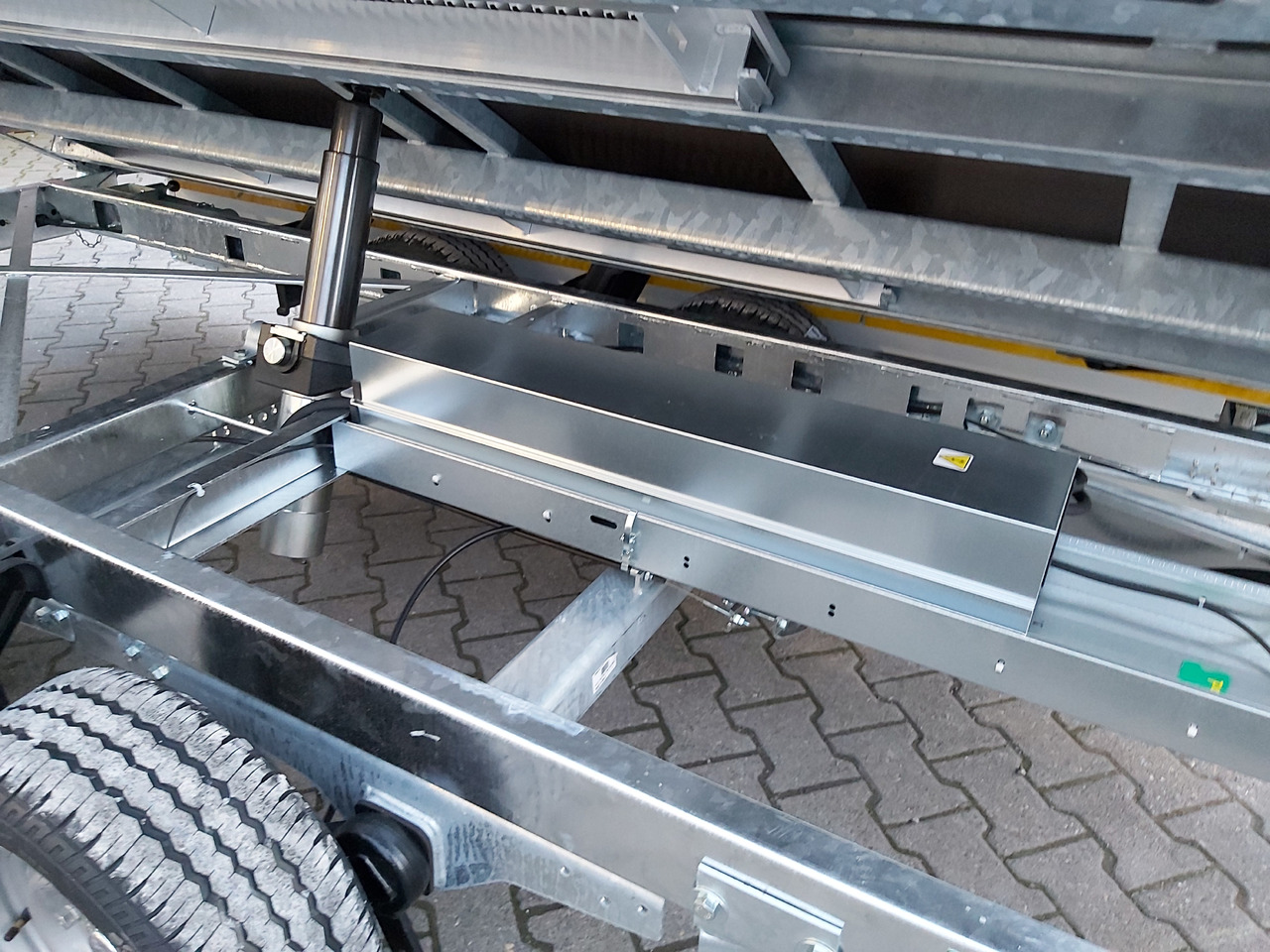 Самосвальный прицеп Kipper 330x180x30cm Elektrisch+Notpumpe Rampen Stützen Rahmen+ niedrig 13" (L) 3500kg Abverkauf Vor: фото 8