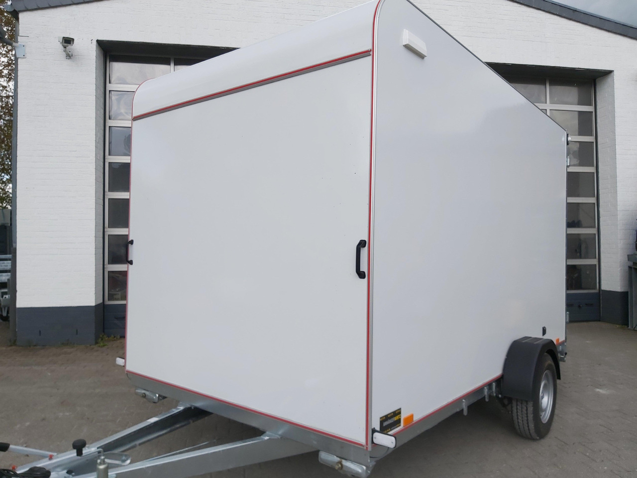 Koffer Sport Camp TFS 360.00 360x200x210cm aero Seitentür Fenster Bett (L) 1300kg 100km/H - Прицеп дача: фото 4 Koffer Sport Camp TFS 360.00 360x200x210cm aero Seitentür Fenster Bett (L) 1300kg 100km/H - Прицеп дача: фото 4