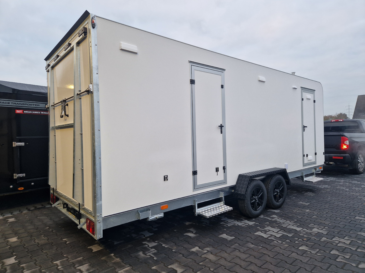 Koffer Sport Camp TFS 600.01 600x200x210cm Laderaum 300cm mit Seitentür Wohnabteil 2700kg 100 km/H - Прицеп-фургон: фото 2 Koffer Sport Camp TFS 600.01 600x200x210cm Laderaum 300cm mit Seitentür Wohnabteil 2700kg 100 km/H - Прицеп-фургон: фото 2