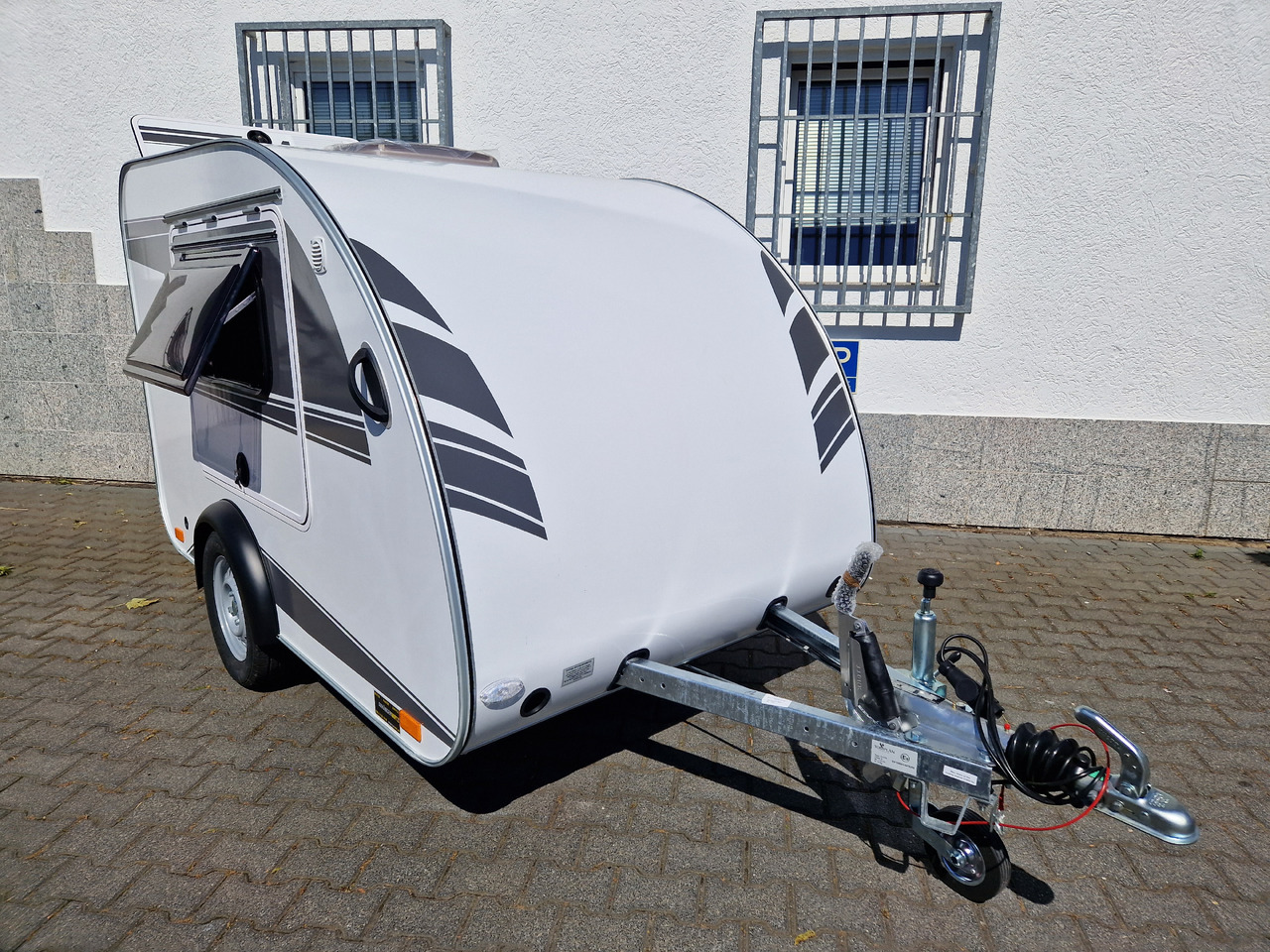 Прицеп дача Mini Camper Mini Tommy TMC25 252x140x121cm aero V1 Küche 12V/230V 100km/H 750kg gebremst Modell 24: фото 17