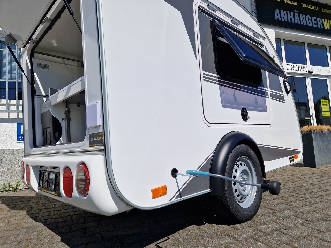 Прицеп дача Mini Camper Mini Tommy TMC25 252x140x121cm aero V1 Küche 12V/230V 100km/H 750kg gebremst Modell 24: фото 18