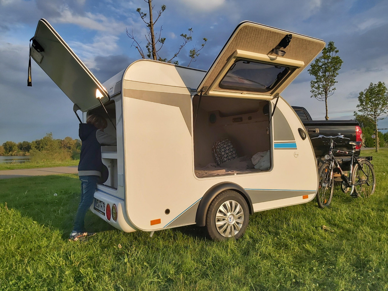 Прицеп дача Mini Camper Mini Tommy TMC25 252x140x121cm aero V1 Küche 12V/230V 100km/H 750kg gebremst Modell 24: фото 13