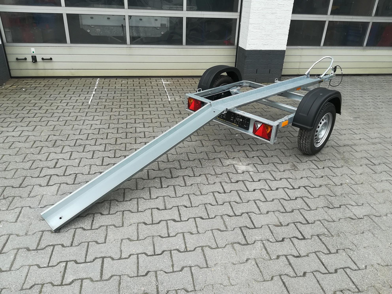 Motorradanhänger Moto 1 750 200x107cm 1ner Motorrad Januar Online Angebot - Прицеп для мотоцикла: фото 1 Motorradanhänger Moto 1 750 200x107cm 1ner Motorrad Januar Online Angebot - Прицеп для мотоцикла: фото 1