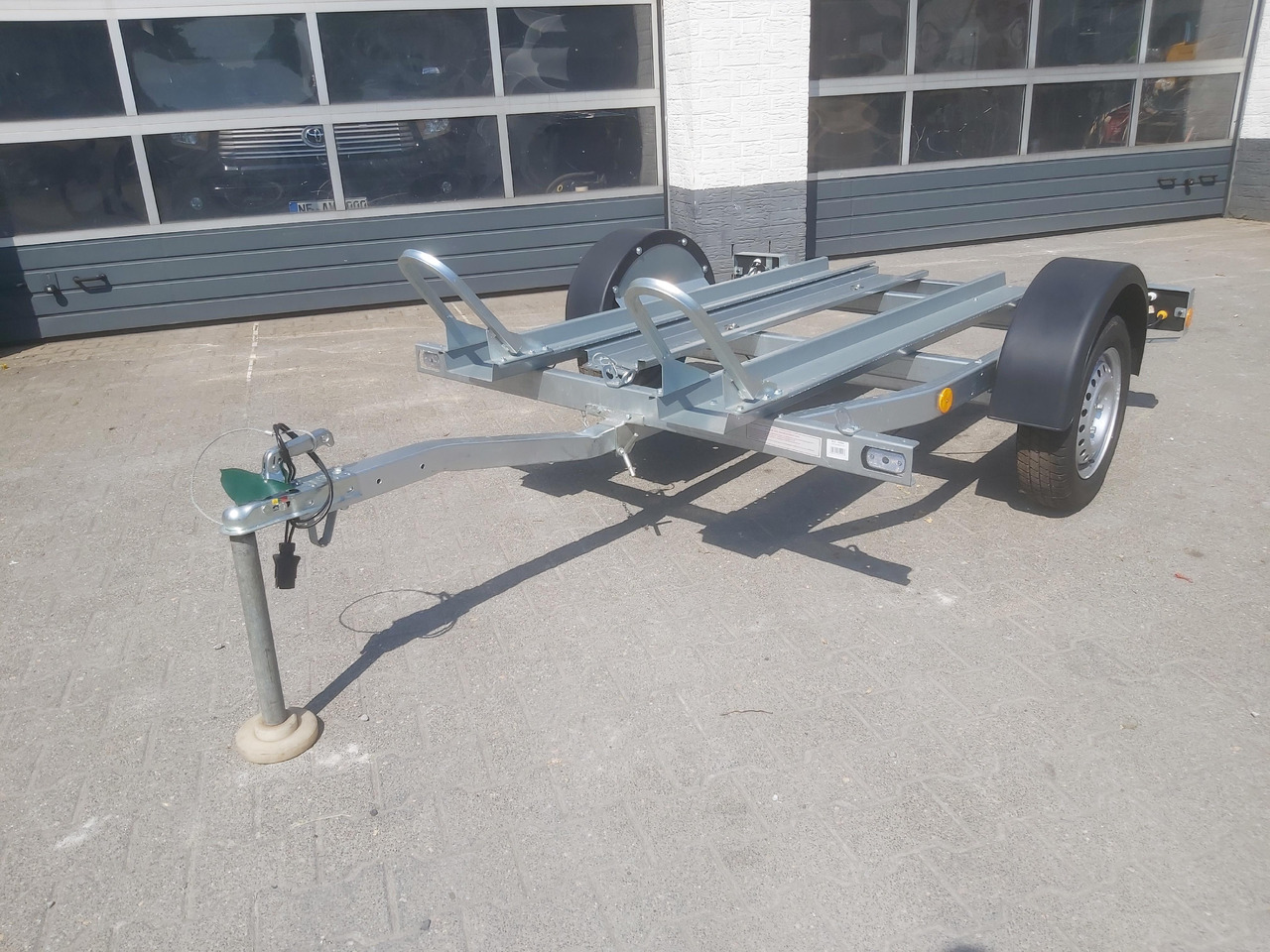 Motorradanhänger Motostar N7-220 2 Standschienen +Auffahrrampe ankippbar 750kg Aktion bei Onlinekauf - Прицеп для мотоцикла: фото 3 Motorradanhänger Motostar N7-220 2 Standschienen +Auffahrrampe ankippbar 750kg Aktion bei Onlinekauf - Прицеп для мотоцикла: фото 3