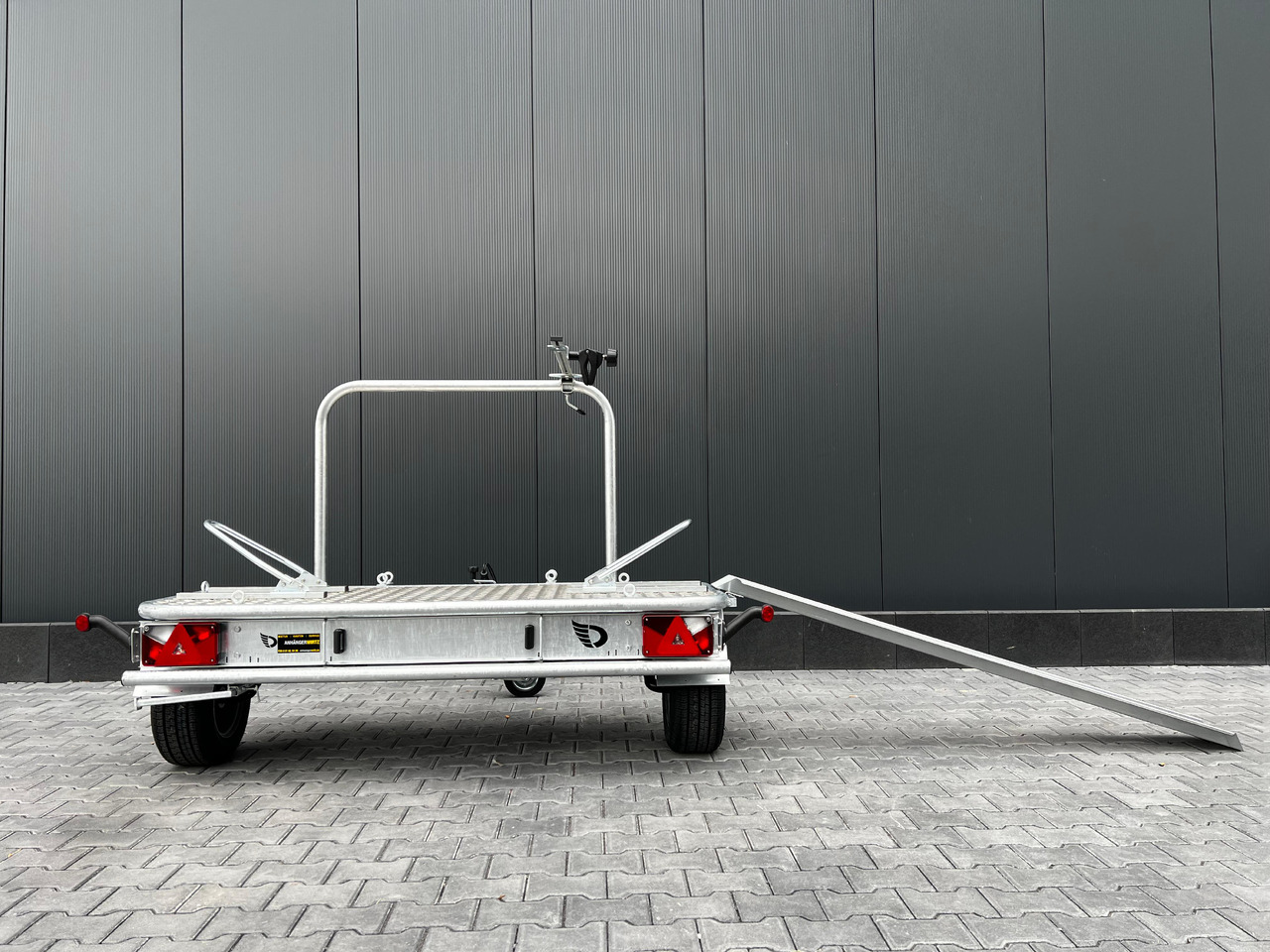 Motorradanhänger Roadster Motocamp 1 quer 200x80cm 750kg 100km/H - Прицеп для мотоцикла: фото 4 Motorradanhänger Roadster Motocamp 1 quer 200x80cm 750kg 100km/H - Прицеп для мотоцикла: фото 4