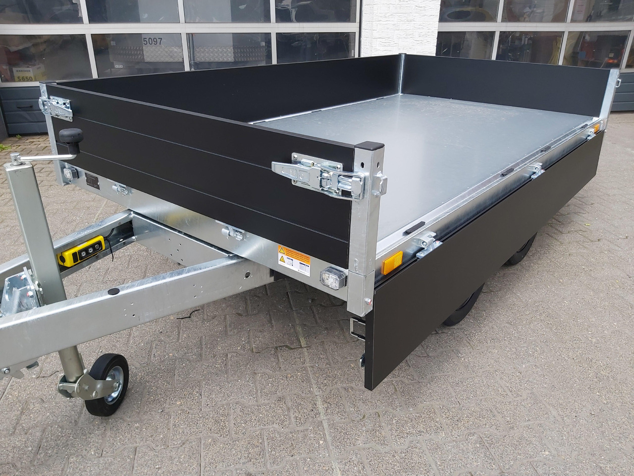 Самосвальный прицеп Saris Kipper K1 276 150 2700 2 E 276x150x30cm Elektro black Edition 13" (S) 2700kg Abverkauf: фото 6