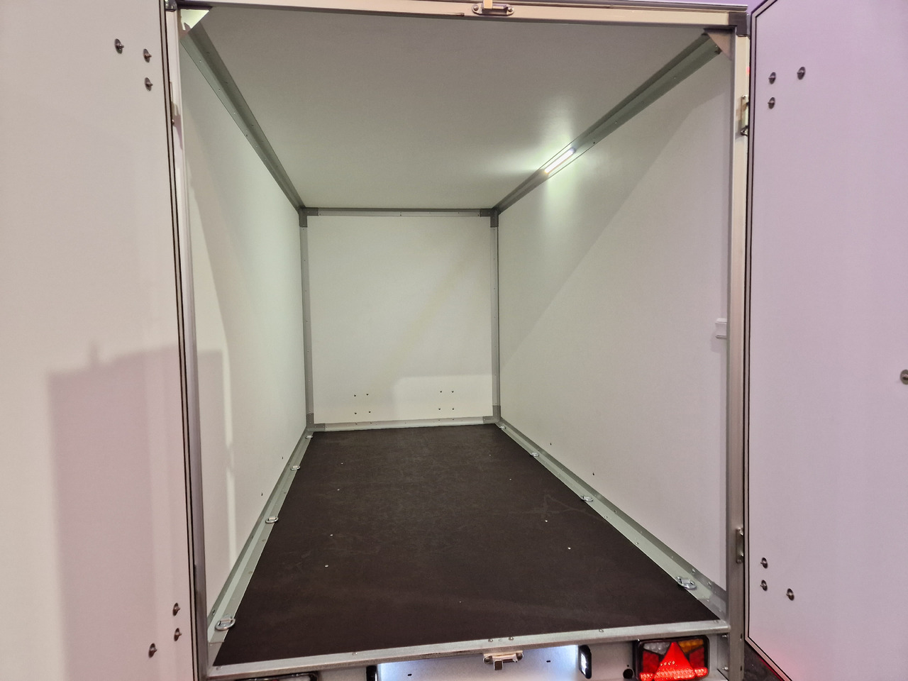 Прицеп-фургон Variant 2517 C4 Edition black 346x168x188cm Alufelgen 2500kg 100 km/H: фото 6