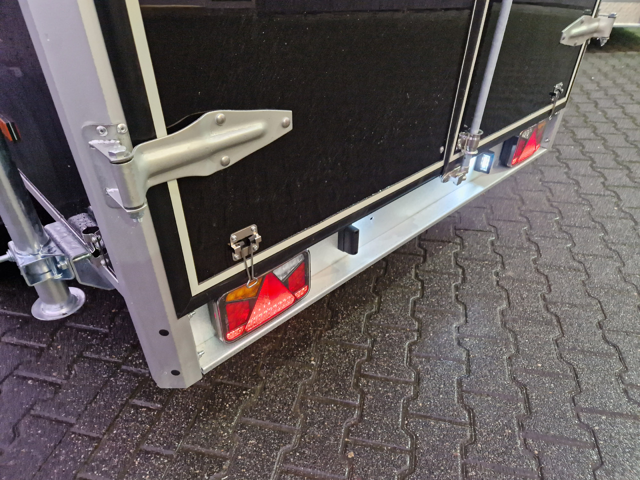 Прицеп-фургон Variant 2517 C4 Edition black 346x168x188cm Alufelgen 2500kg 100 km/H: фото 7