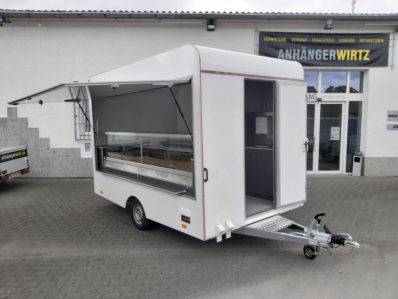 Verkaufsanhänger VK P 360 220 aero 360cm 300cm Kühltheke Ausstattung Verkaufklappe Profi (L) 1300kg - Торговый прицеп: фото 1 Verkaufsanhänger VK P 360 220 aero 360cm 300cm Kühltheke Ausstattung Verkaufklappe Profi (L) 1300kg - Торговый прицеп: фото 1