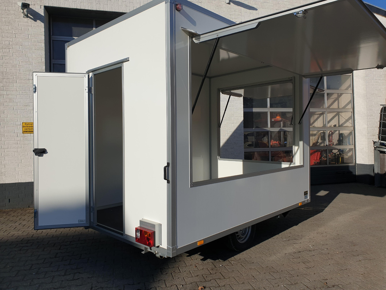 Verkaufsanhänger VKE 1330/206 300cm 2 Verkaufsklappen Multi Leerwagen Hecktür (M) 1300kg - Торговый прицеп: фото 2 Verkaufsanhänger VKE 1330/206 300cm 2 Verkaufsklappen Multi Leerwagen Hecktür (M) 1300kg - Торговый прицеп: фото 2