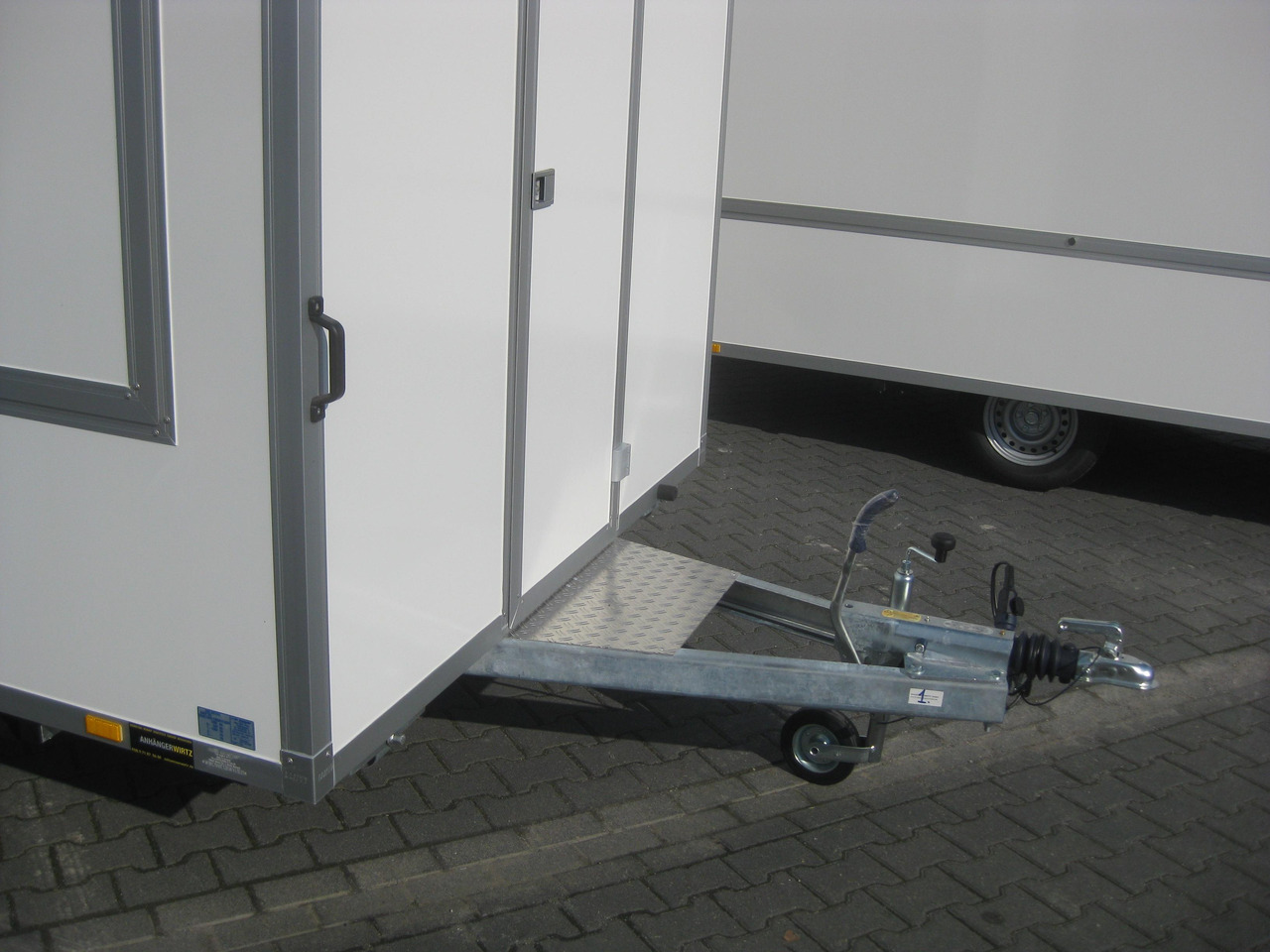 Verkaufsanhänger VKE 1337/206 370cm 2 Verkaufsklappen Tür vorn Multi Leerwagen (L) 1300 kg - Торговый прицеп: фото 2 Verkaufsanhänger VKE 1337/206 370cm 2 Verkaufsklappen Tür vorn Multi Leerwagen (L) 1300 kg - Торговый прицеп: фото 2