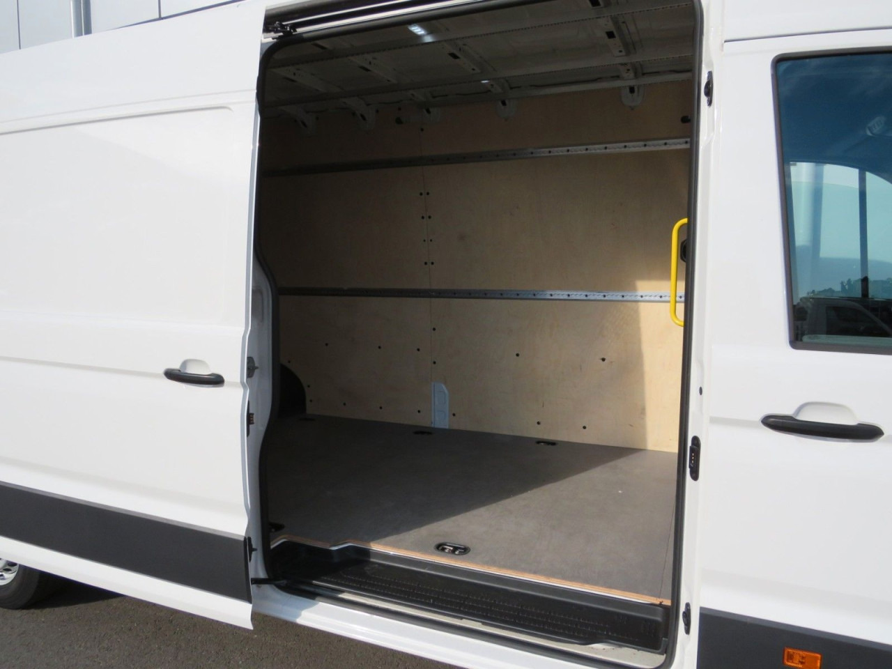 VOLKSWAGEN Crafter 35 L4H3 Kasten Euro6 Klima ZV - Цельнометаллический фургон: фото 2 VOLKSWAGEN Crafter 35 L4H3 Kasten Euro6 Klima ZV - Цельнометаллический фургон: фото 2