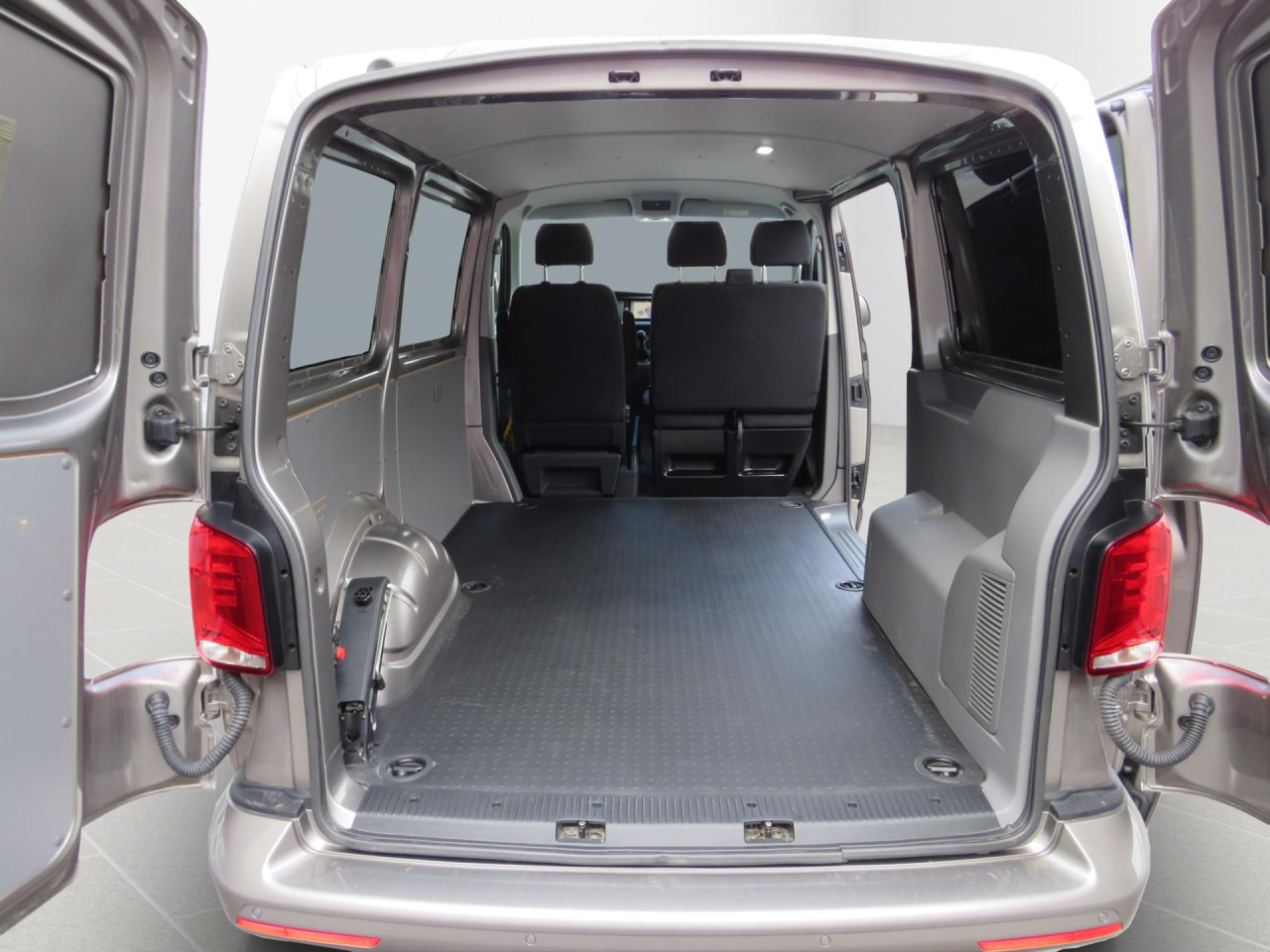 VOLKSWAGEN T6.1 Transporter Trendline 2.0 TDI Kasten Euro6 ZV - Легковой фургон: фото 4 VOLKSWAGEN T6.1 Transporter Trendline 2.0 TDI Kasten Euro6 ZV - Легковой фургон: фото 4