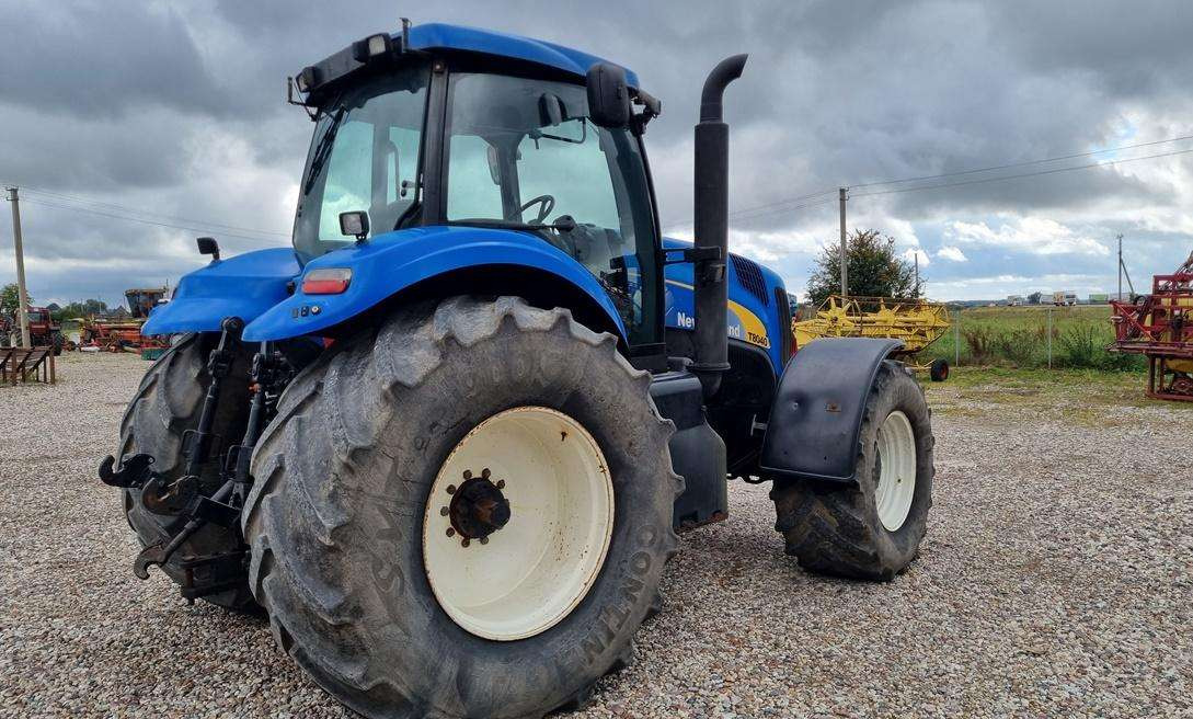 New Holland T8040 - Трактор: фото 4 New Holland T8040 - Трактор: фото 4