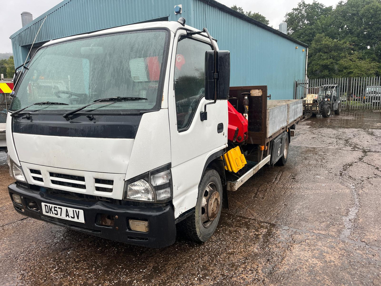 Isuzu NQR 70 - Грузовик бортовой/ Платформа, Автоманипулятор: фото 1 Isuzu NQR 70 - Грузовик бортовой/ Платформа, Автоманипулятор: фото 1