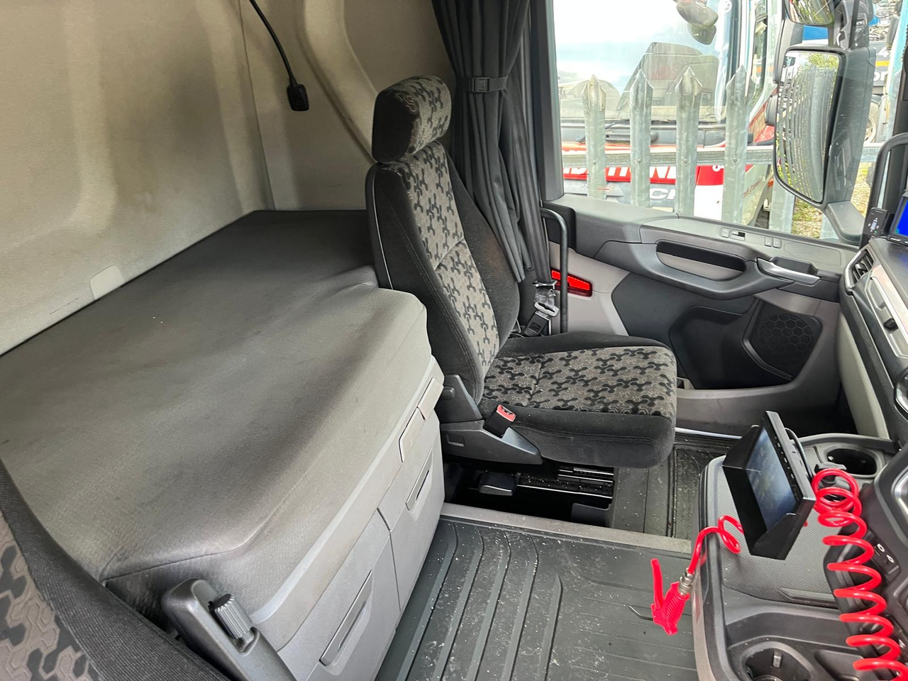 Scania R450 - Тягач: фото 4 Scania R450 - Тягач: фото 4