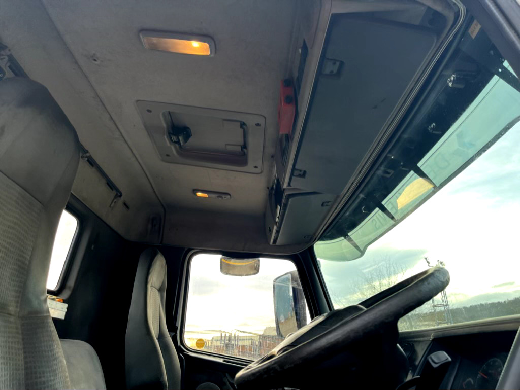 Грузовик-шасси VOLVO FM9 260 6X2: фото 12