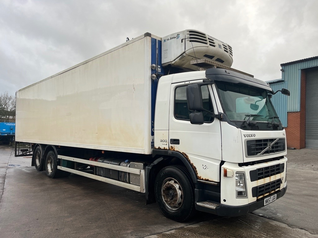 Volvo FM9 300 Euro 4 - Фургон с закрытым кузовом: фото 2 Volvo FM9 300 Euro 4 - Фургон с закрытым кузовом: фото 2