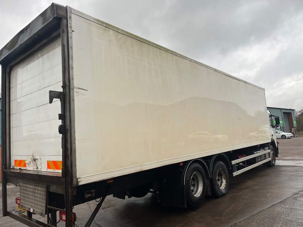 Volvo FM9 300 Euro 4 - Фургон с закрытым кузовом: фото 3 Volvo FM9 300 Euro 4 - Фургон с закрытым кузовом: фото 3