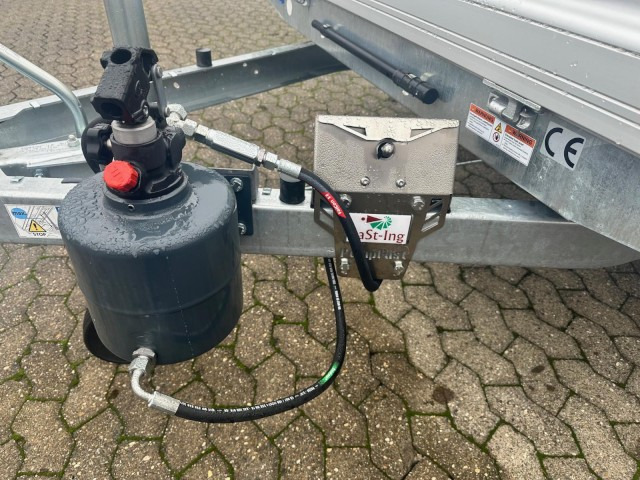 Humbaur HUK 273117 Heckkipper 2,7 t. AkkuFlex 3140 x 1750 x 300 mm - Самосвальный прицеп: фото 2 Humbaur HUK 273117 Heckkipper 2,7 t. AkkuFlex 3140 x 1750 x 300 mm - Самосвальный прицеп: фото 2