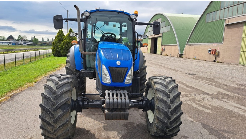 New Holland T 4.105 - Трактор: фото 2 New Holland T 4.105 - Трактор: фото 2
