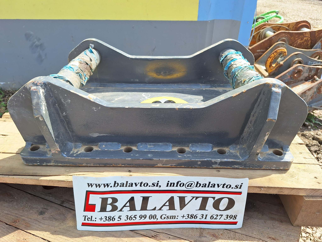 Breaker BAT140 attachment plate S60 - Сцепное устройство для Строительной техники: фото 2 Breaker BAT140 attachment plate S60 - Сцепное устройство для Строительной техники: фото 2