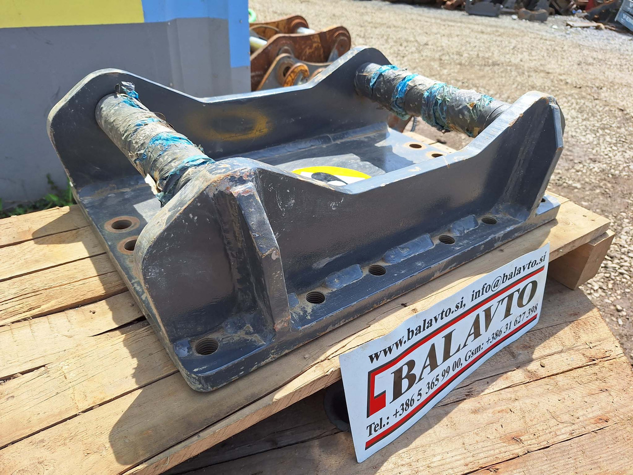 Breaker BAT140 attachment plate S60 - Сцепное устройство для Строительной техники: фото 1 Breaker BAT140 attachment plate S60 - Сцепное устройство для Строительной техники: фото 1