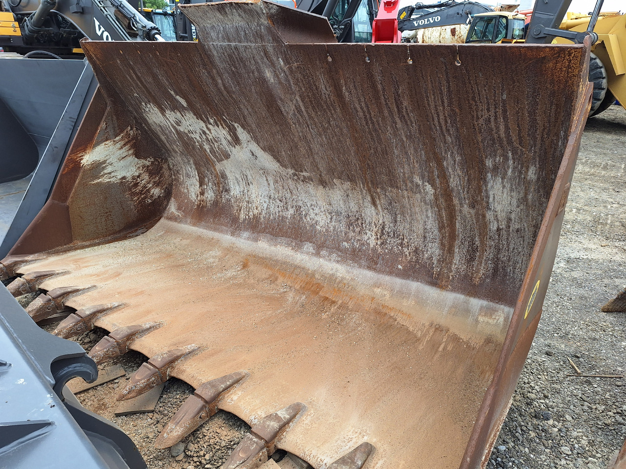 Caterpillar Loader bucket 3300 mm - Ковш для погрузчика: фото 1 Caterpillar Loader bucket 3300 mm - Ковш для погрузчика: фото 1