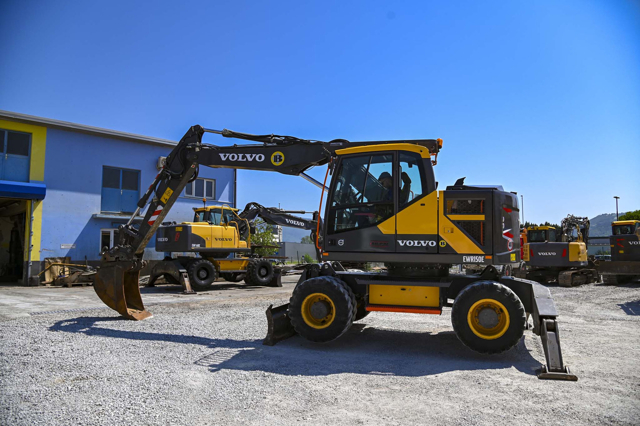 VOLVO EWR150E - Колёсный экскаватор: фото 3 VOLVO EWR150E - Колёсный экскаватор: фото 3