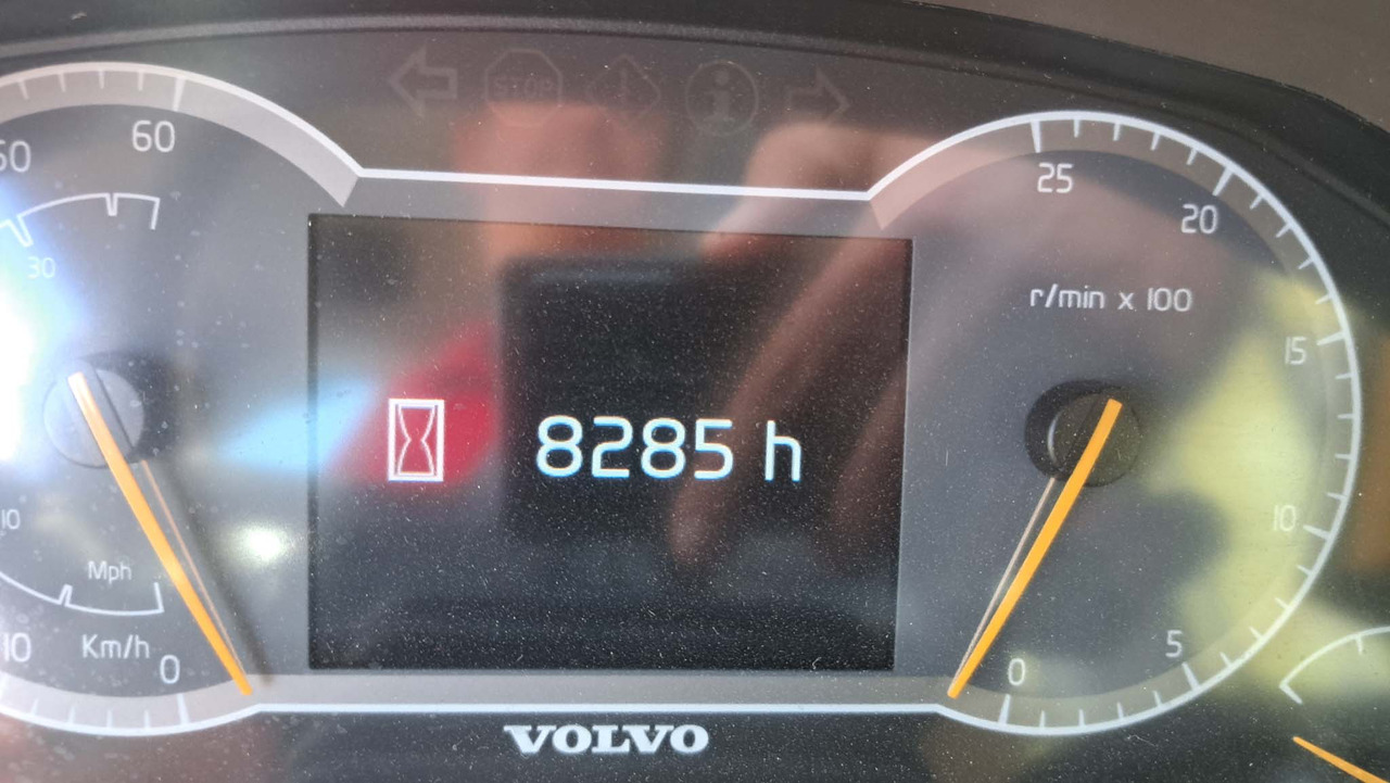 Колёсный погрузчик VOLVO L150H: фото 48 Колёсный погрузчик VOLVO L150H: фото 48