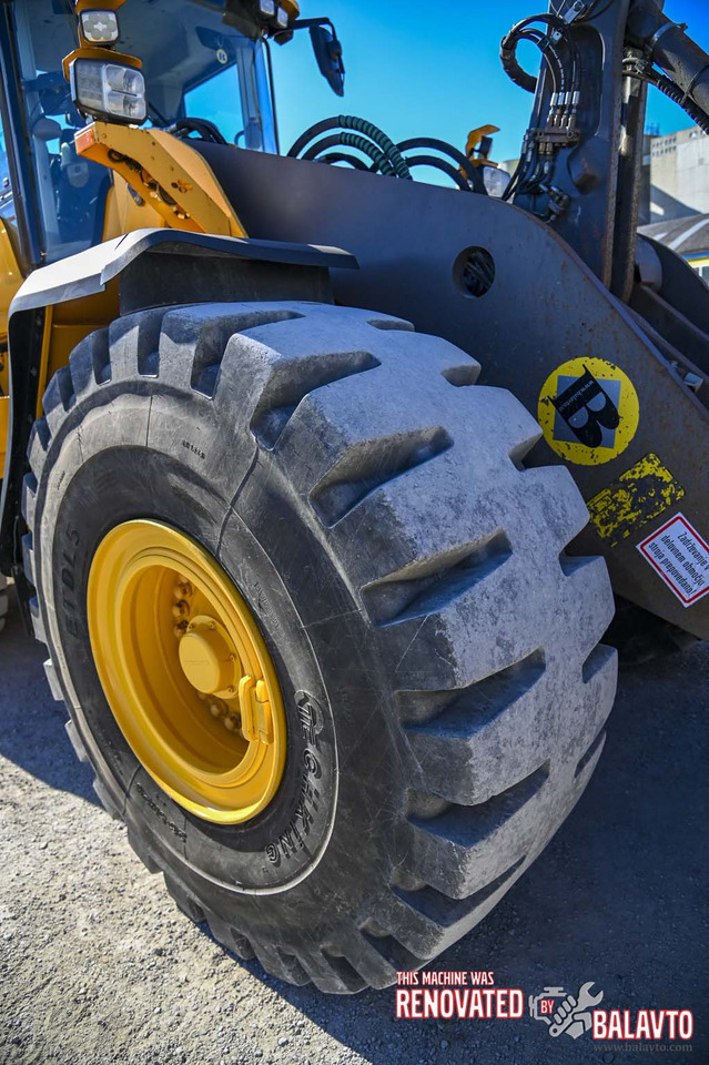 Колёсный погрузчик VOLVO L180H: фото 30