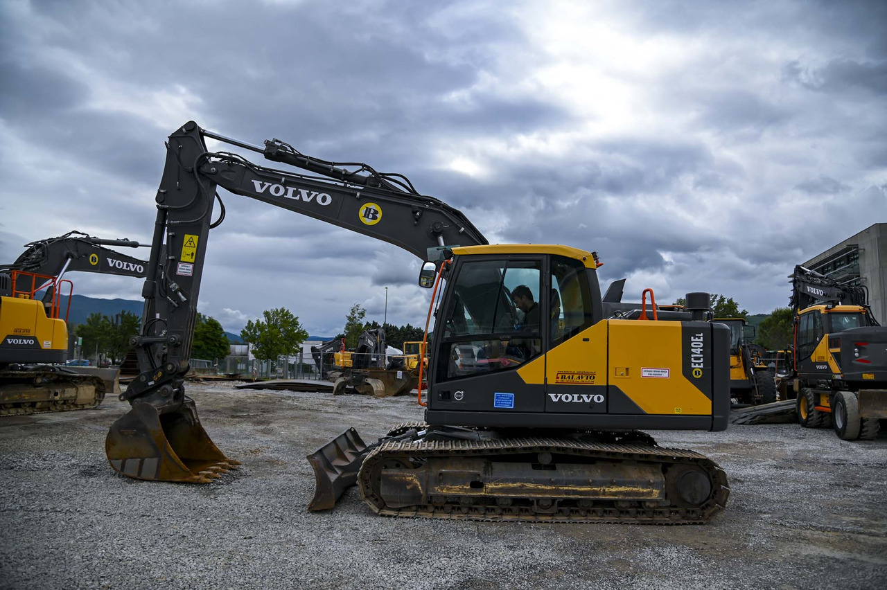 Volvo EC140E - Гусеничный экскаватор: фото 2 Volvo EC140E - Гусеничный экскаватор: фото 2