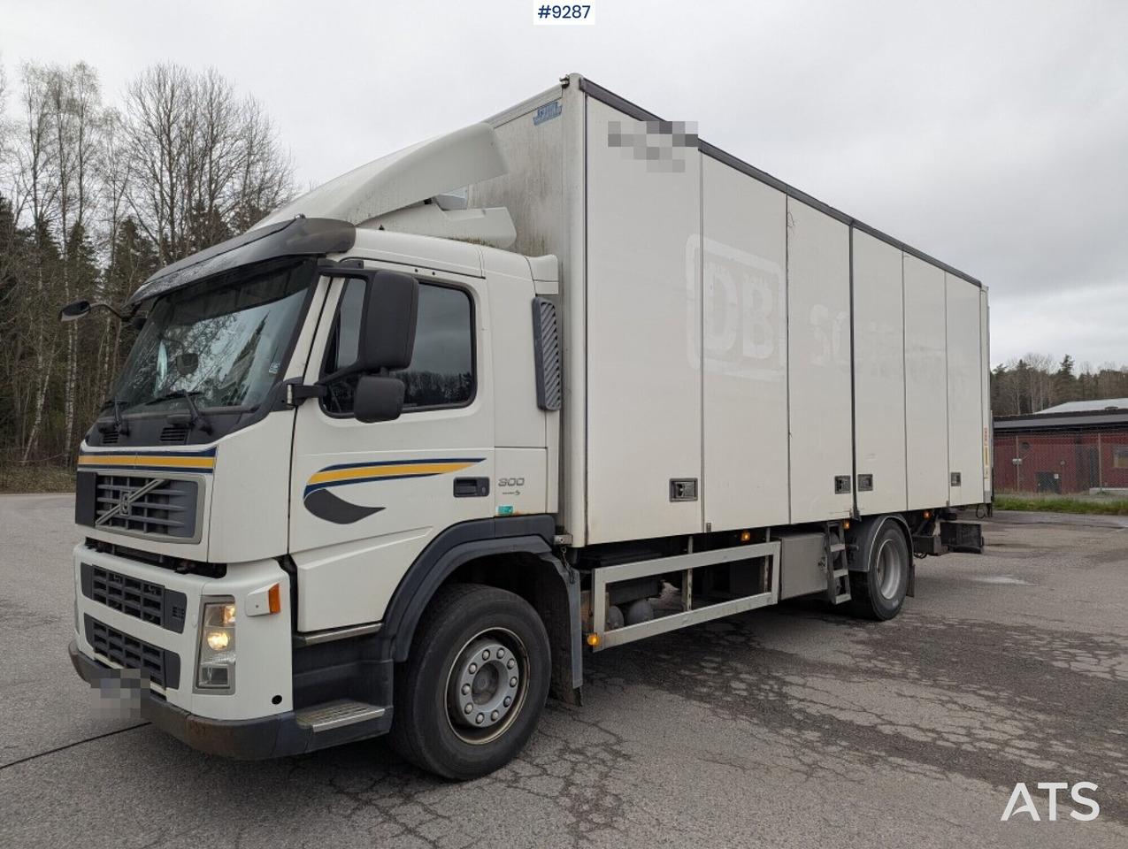 Box Truck with tail lift Volvo FM300 4X2 (See Video) - Грузовик с закрытым кузовом: фото 1 Box Truck with tail lift Volvo FM300 4X2 (See Video) - Грузовик с закрытым кузовом: фото 1