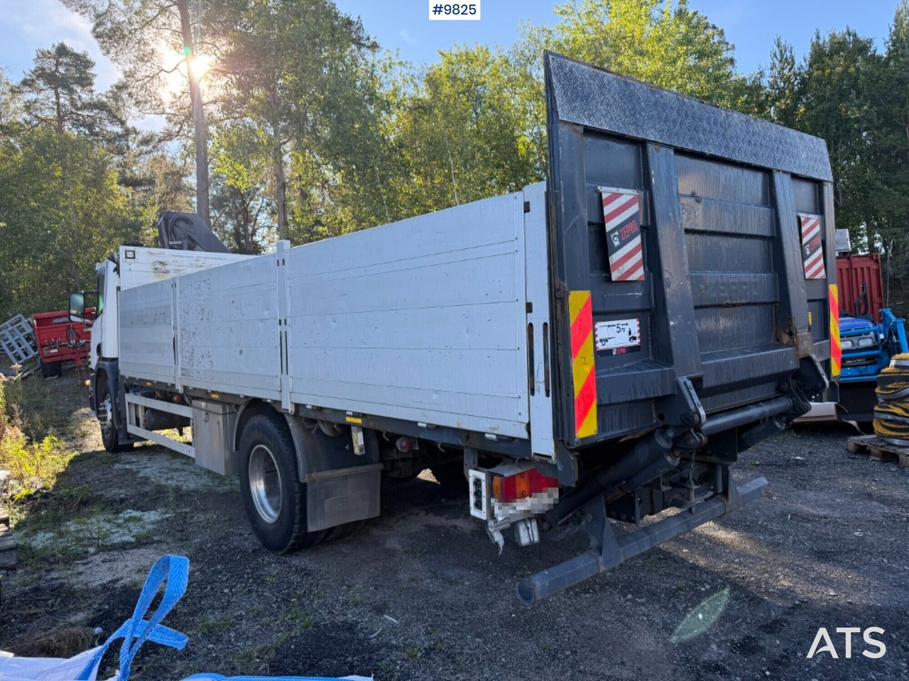 Crane truck Scania P94 230 with tail lift - Грузовик бортовой/ Платформа, Автоманипулятор: фото 3 Crane truck Scania P94 230 with tail lift - Грузовик бортовой/ Платформа, Автоманипулятор: фото 3