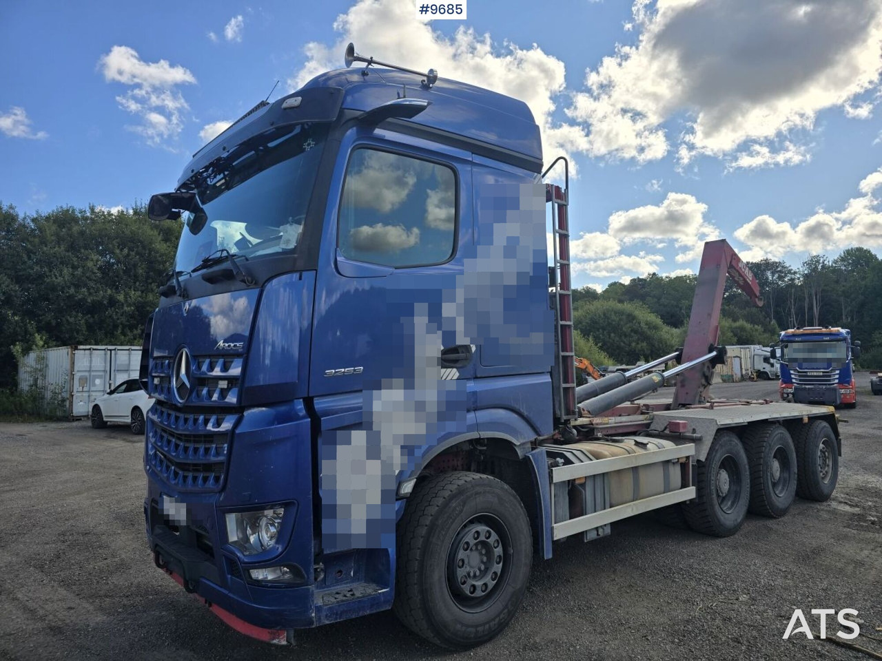 Hooklift Truck Mercedes Arocs 24 T 8x4 - Крюковой мультилифт: фото 1 Hooklift Truck Mercedes Arocs 24 T 8x4 - Крюковой мультилифт: фото 1