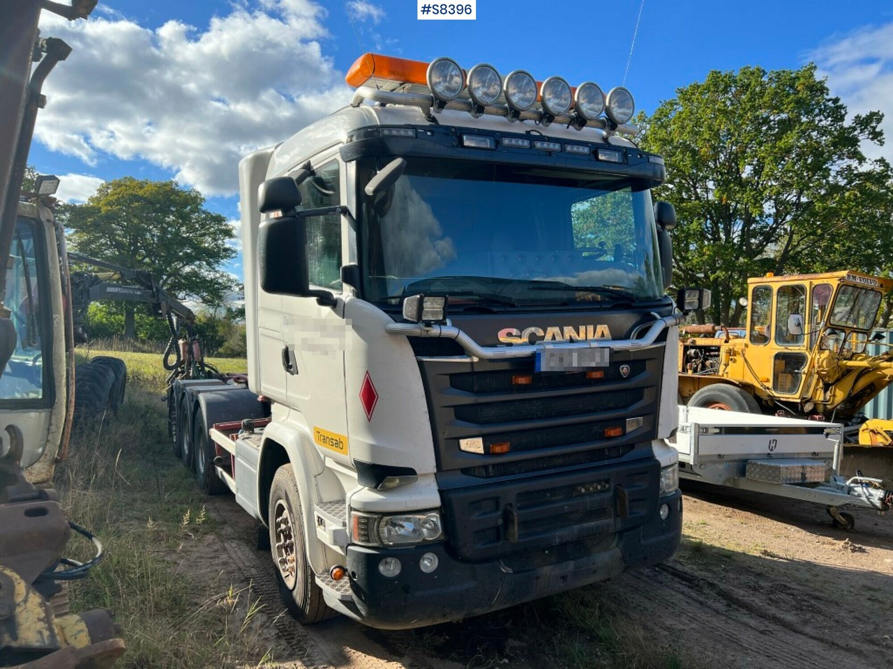 Hooklift truck Scania R580 8X4*4 with Plow and salt equipped - Крюковой мультилифт: фото 1 Hooklift truck Scania R580 8X4*4 with Plow and salt equipped - Крюковой мультилифт: фото 1