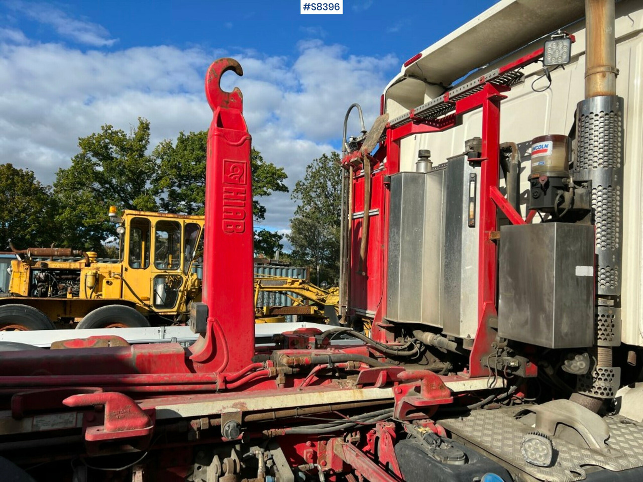 Hooklift truck Scania R580 8X4*4 with Plow and salt equipped - Крюковой мультилифт: фото 4 Hooklift truck Scania R580 8X4*4 with Plow and salt equipped - Крюковой мультилифт: фото 4