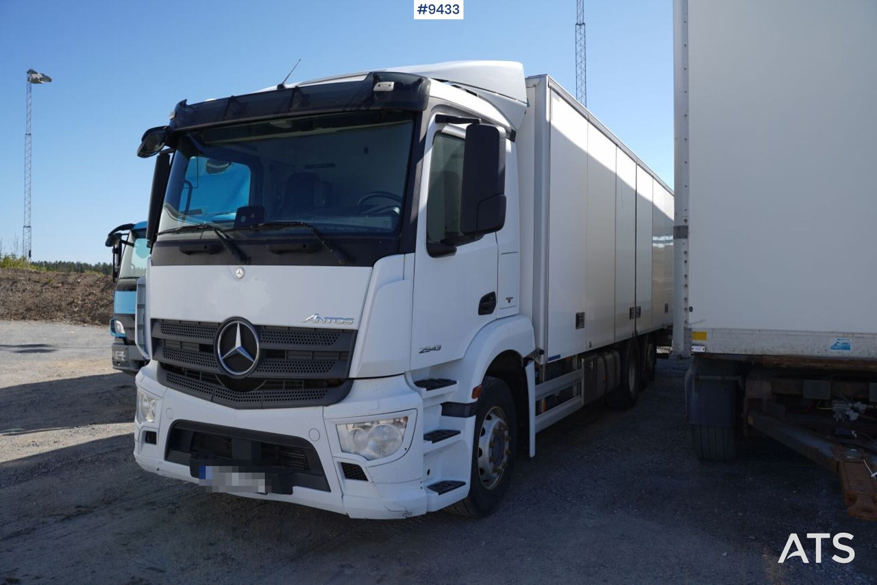 Refrigerated Box truck Mercedes Antos with tail lift (SEE VIDEO) - Рефрижератор: фото 1 Refrigerated Box truck Mercedes Antos with tail lift (SEE VIDEO) - Рефрижератор: фото 1