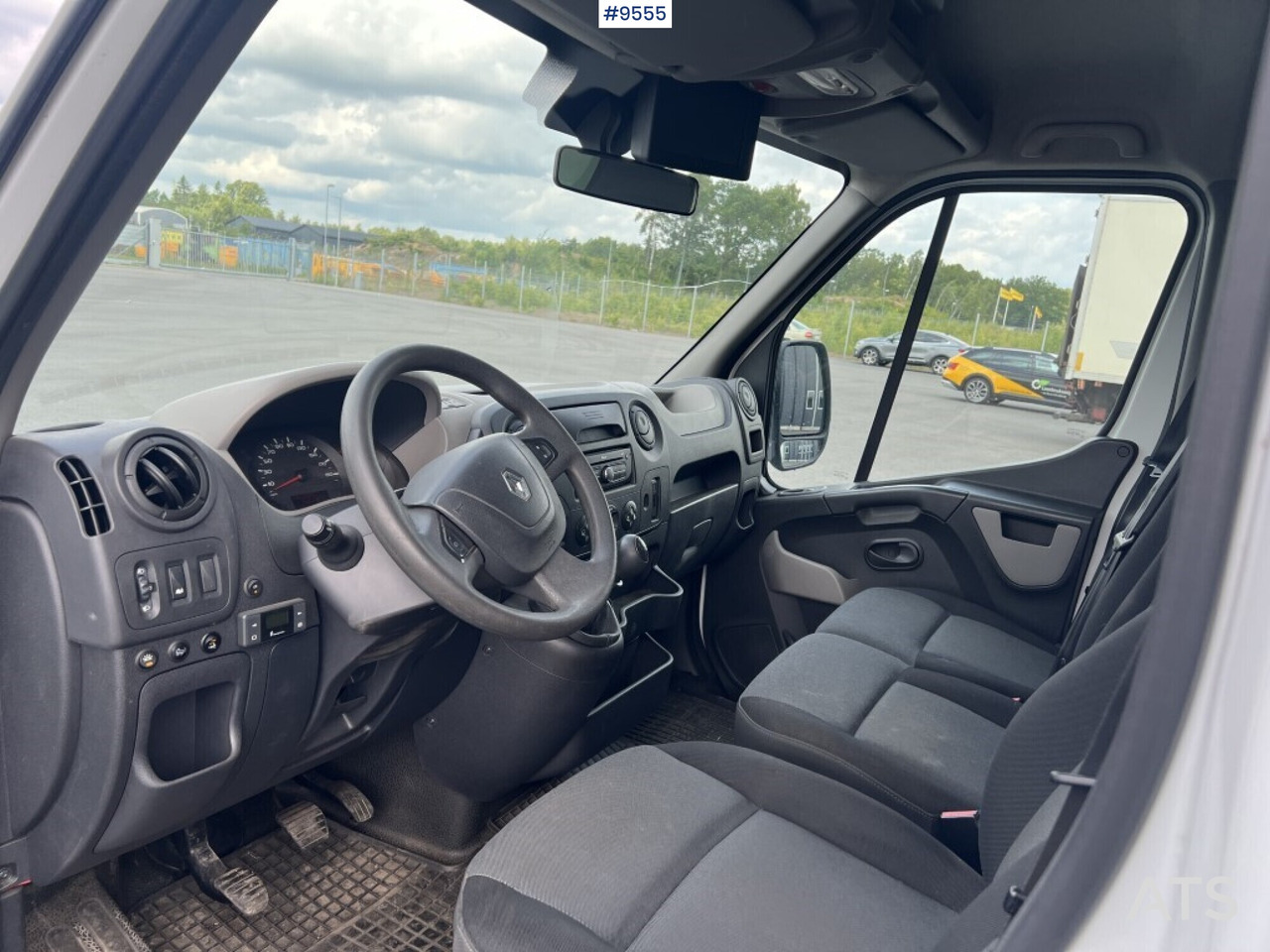 Renault Master with tail lift - Фургон с закрытым кузовом: фото 5 Renault Master with tail lift - Фургон с закрытым кузовом: фото 5