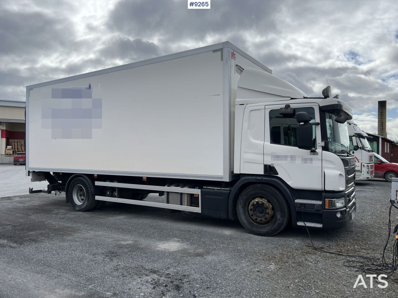 Scania P250 Box truck with tailgate lift - Грузовик с закрытым кузовом: фото 2 Scania P250 Box truck with tailgate lift - Грузовик с закрытым кузовом: фото 2
