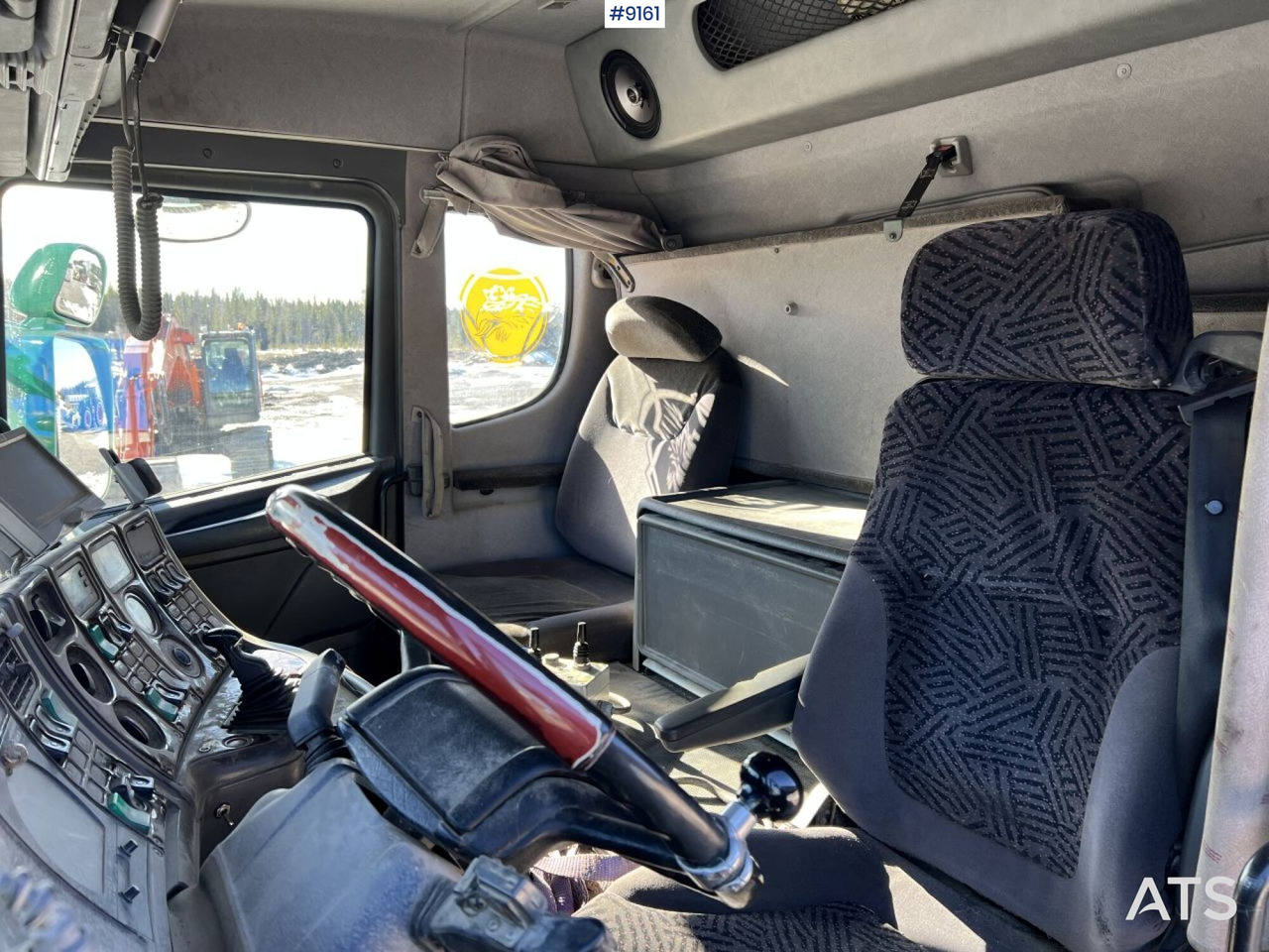 Грузовик-шасси Scania R124 with cameleont quick lock, underbite and plow attachments: фото 6