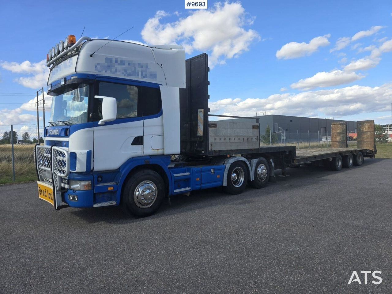 Scania dragbil med maskintrailer - Тягач, Полуприцеп-автовоз: фото 1 Scania dragbil med maskintrailer - Тягач, Полуприцеп-автовоз: фото 1