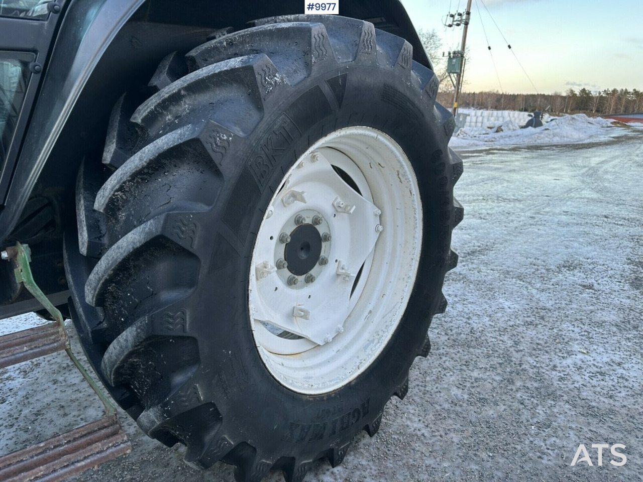 Трактор Valtra X110 waiststeering tractor with twintrac: фото 10 Трактор Valtra X110 waiststeering tractor with twintrac: фото 10