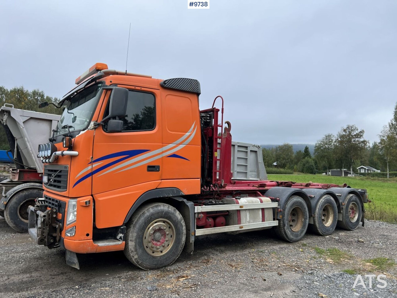 Volvo FH 8*4 Truck with plow attachment - Крюковой мультилифт: фото 1 Volvo FH 8*4 Truck with plow attachment - Крюковой мультилифт: фото 1