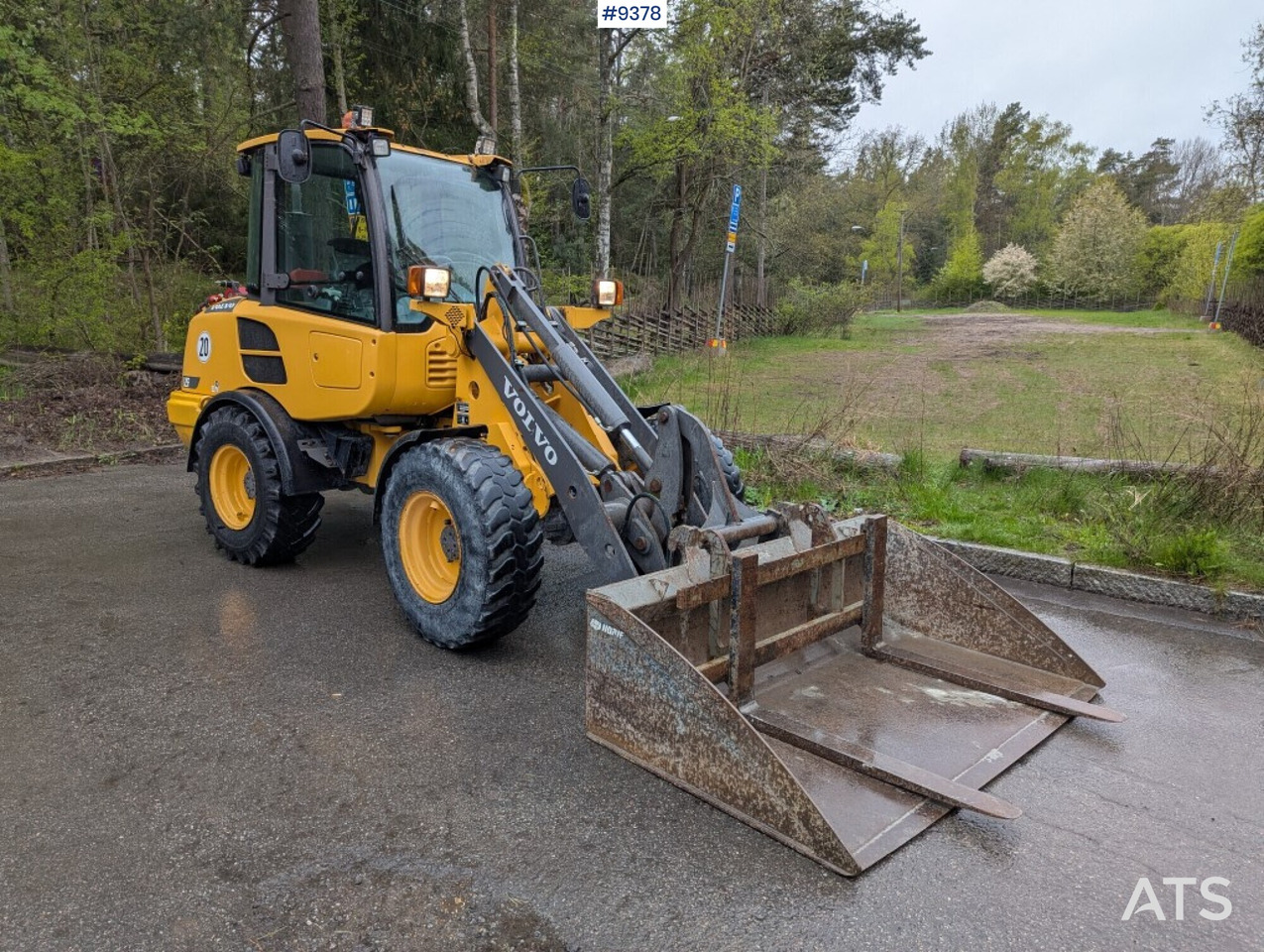 Wheel loader Volvo L25F with attachments (SEE VIDEO) - Колёсный погрузчик: фото 1 Wheel loader Volvo L25F with attachments (SEE VIDEO) - Колёсный погрузчик: фото 1