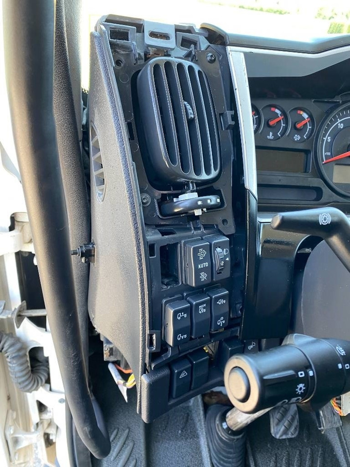Тентованный грузовик Renault D 240 DTI5 14T / LEBRUN -Retour de vol: фото 13